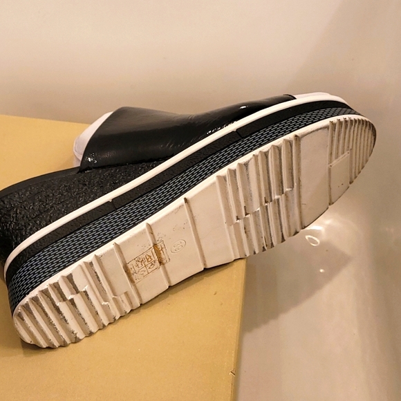 L'ARTISTE slide in wedge sandal black patent leather. - Picture 4 of 6